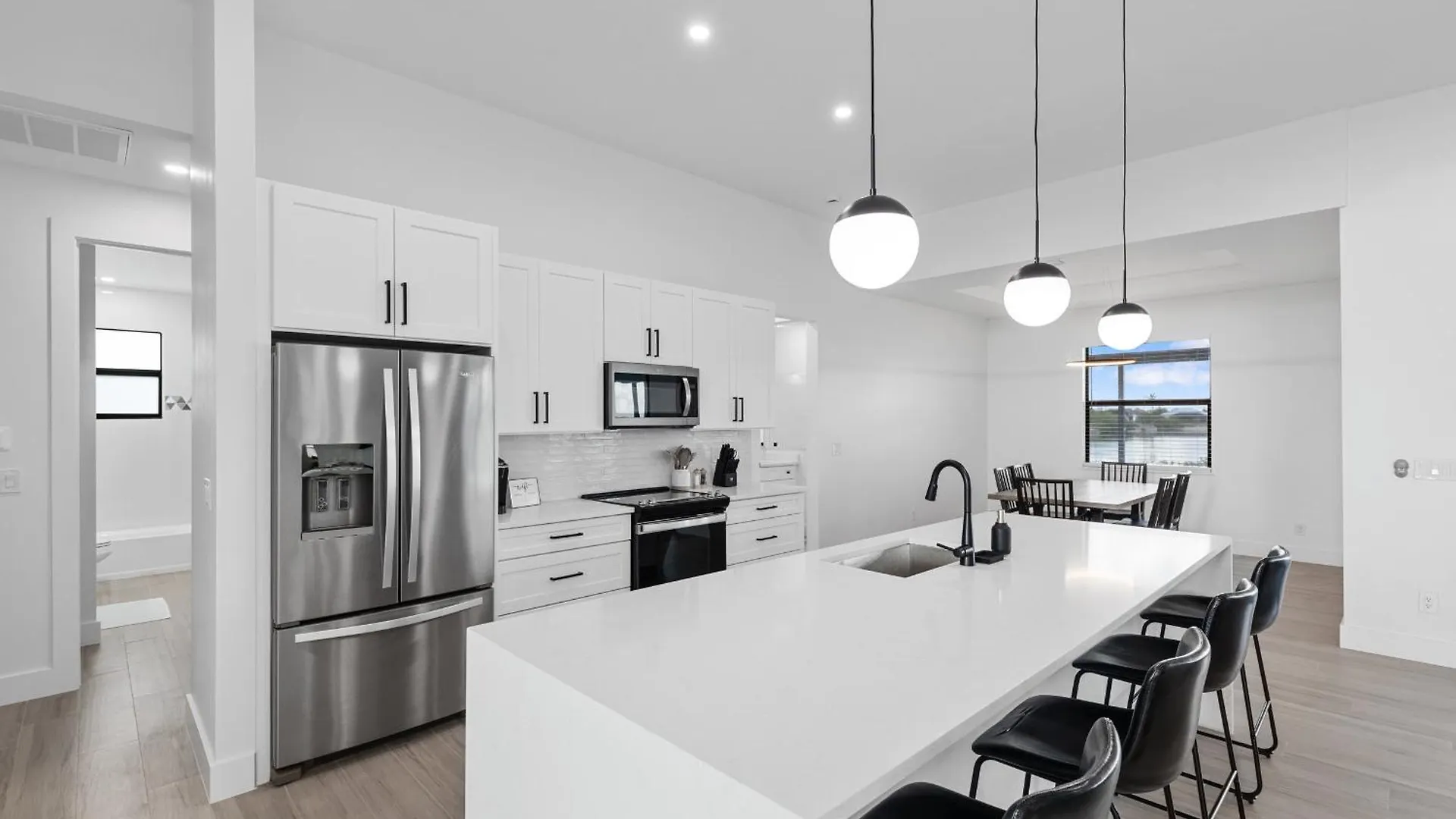 Scenic Modern Waterfront W Heated Pool And Holiday home Cape Coral