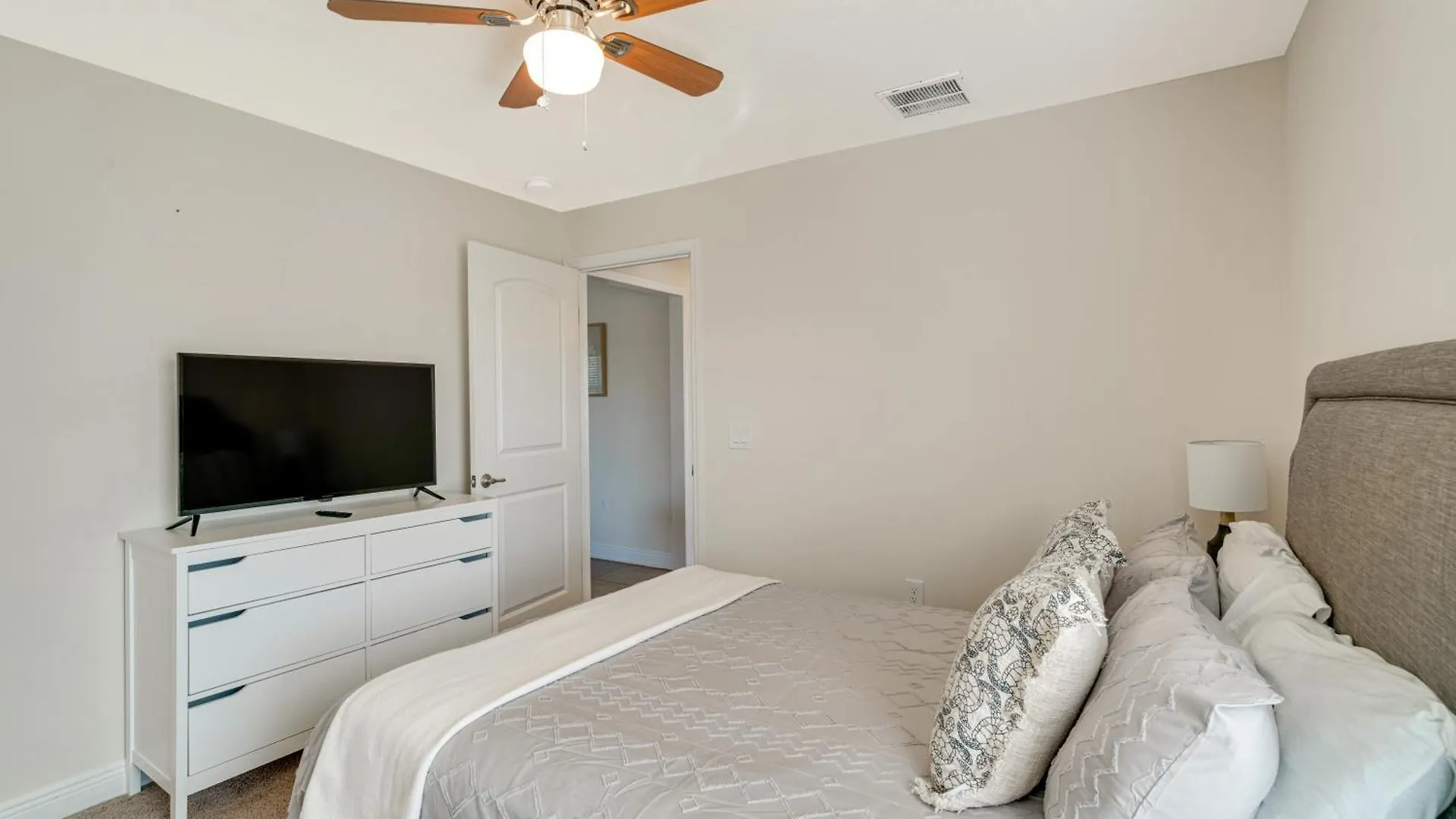 4bd Playhouse In With Heated Pool, 6 Bikes, And 2 Kaya Holiday home Cape Coral