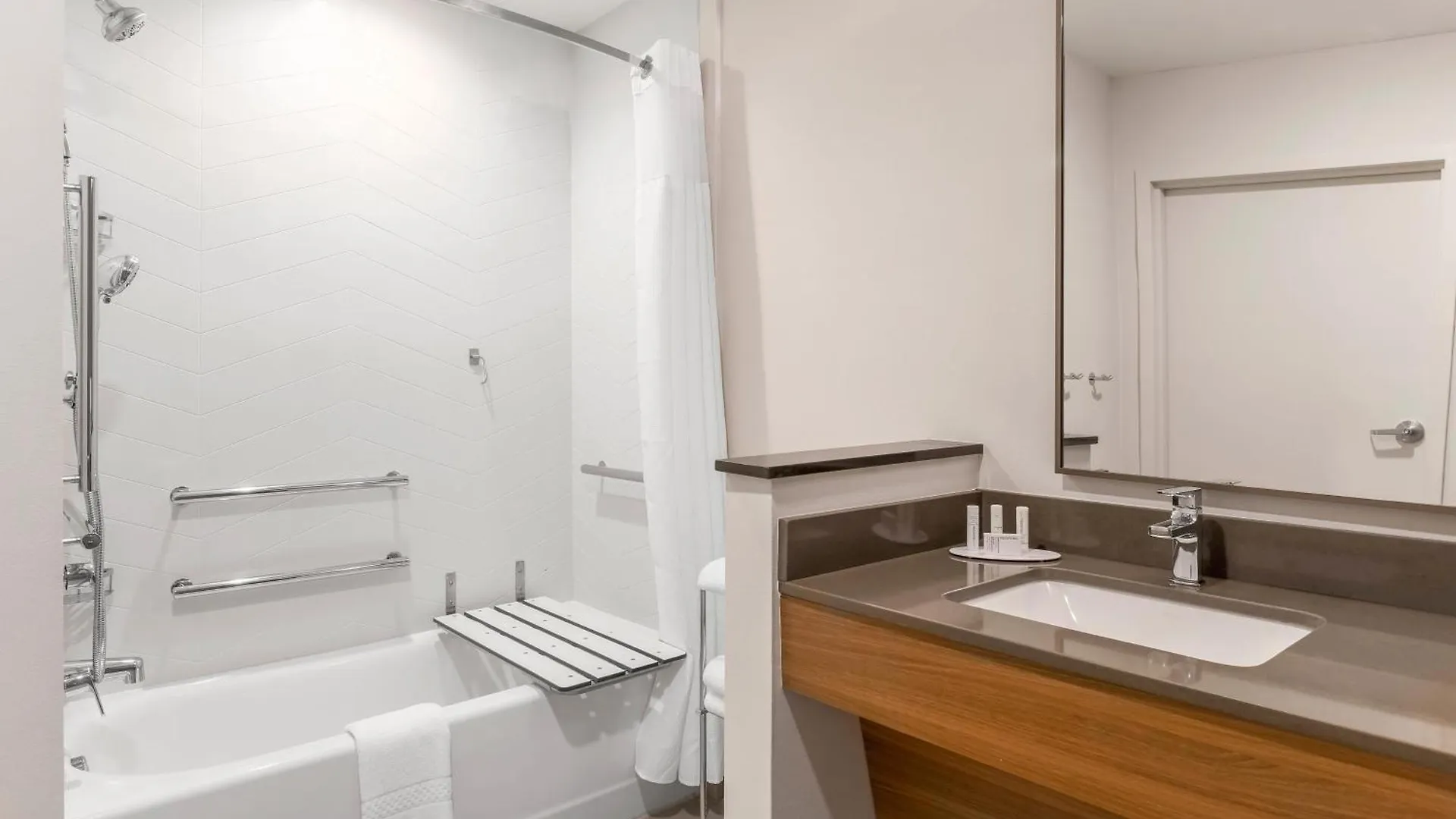 Fairfield By Marriott & North Myers Cape Coral