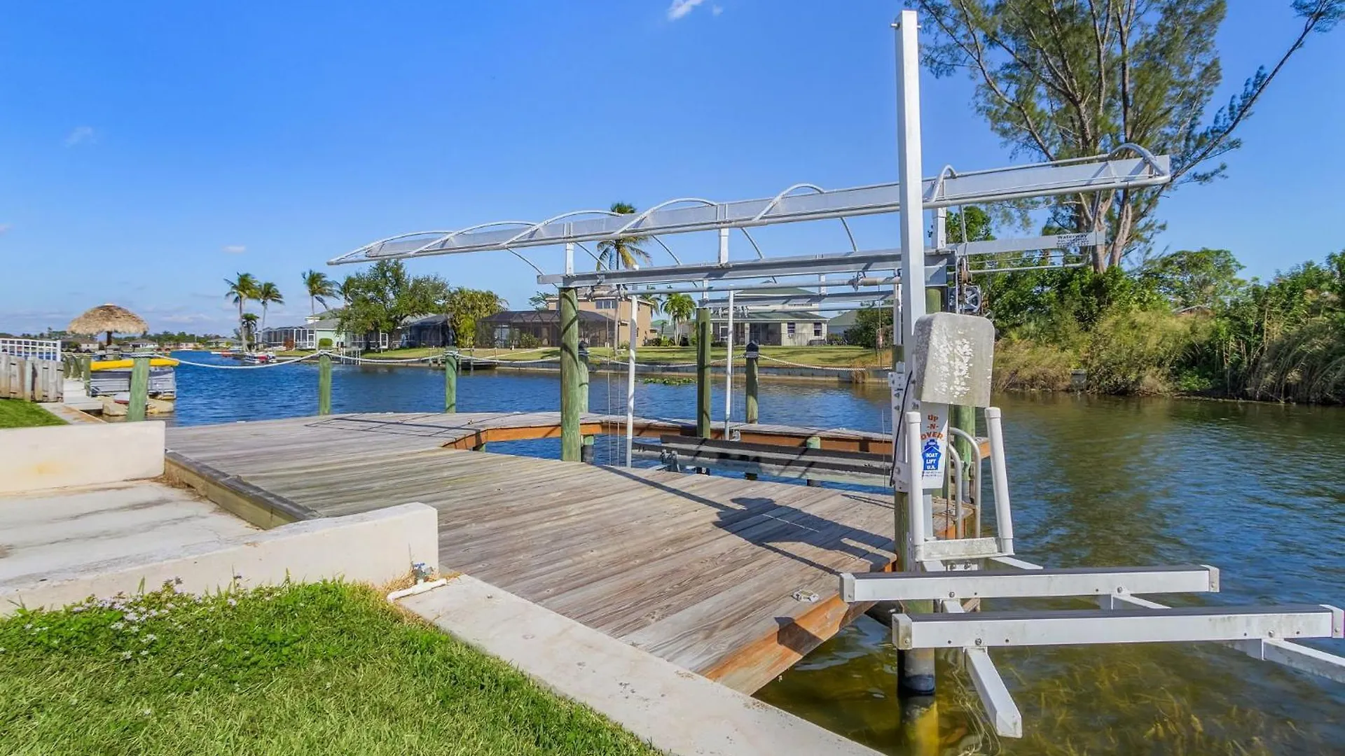 Charming Tranquility, Heated Pool, Boat Dock - Off The Hook Haven - Roelens Cape Coral