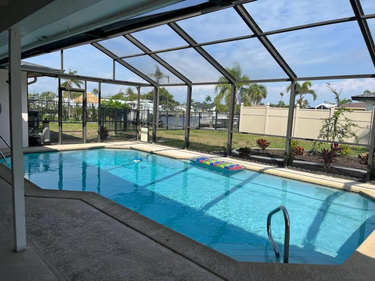 Paradise - Canalfront Heated Pool Holiday home