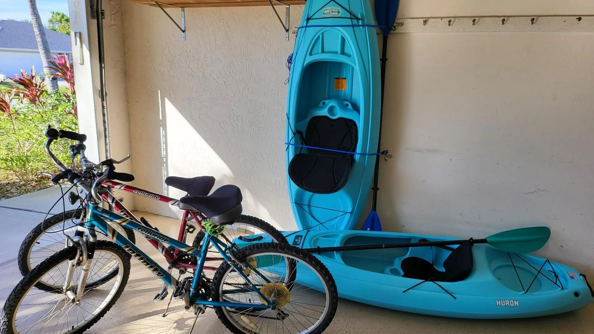 Cape Coral, Pool Home, On Fresh Water Canal, Fishing, Free Wi-fi & Game Holiday home *