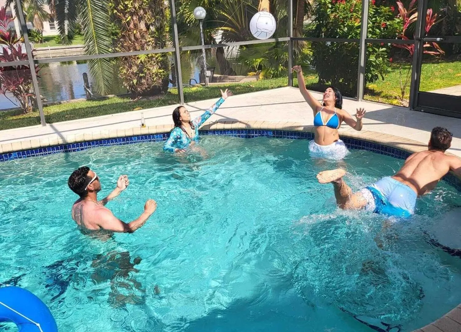 Cape Coral, Pool Home, On Fresh Water Canal, Fishing, Free Wi-fi & Game Holiday home Cape Coral