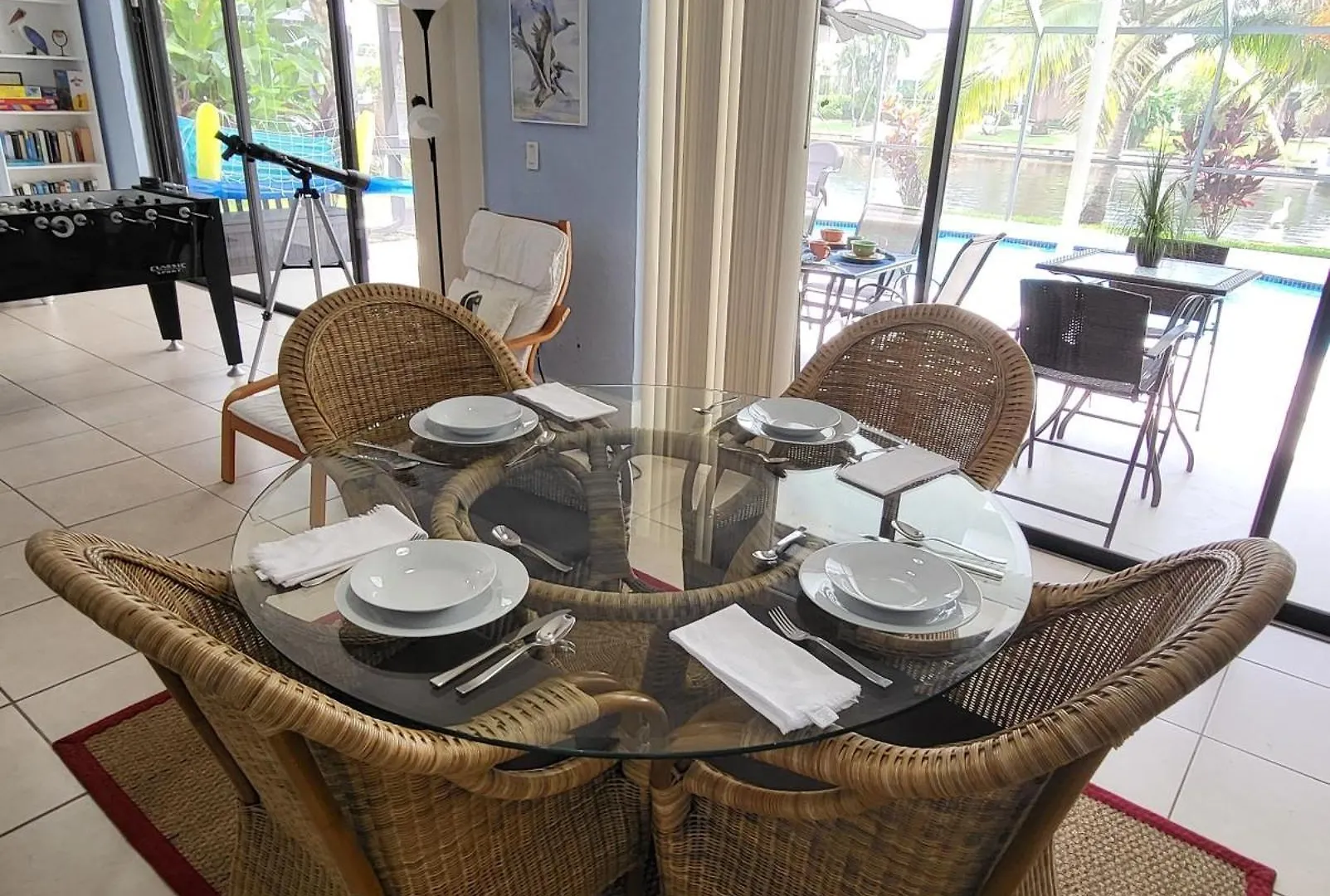 Cape Coral, Pool Home, On Fresh Water Canal, Fishing, Free Wi-fi & Game Holiday home *