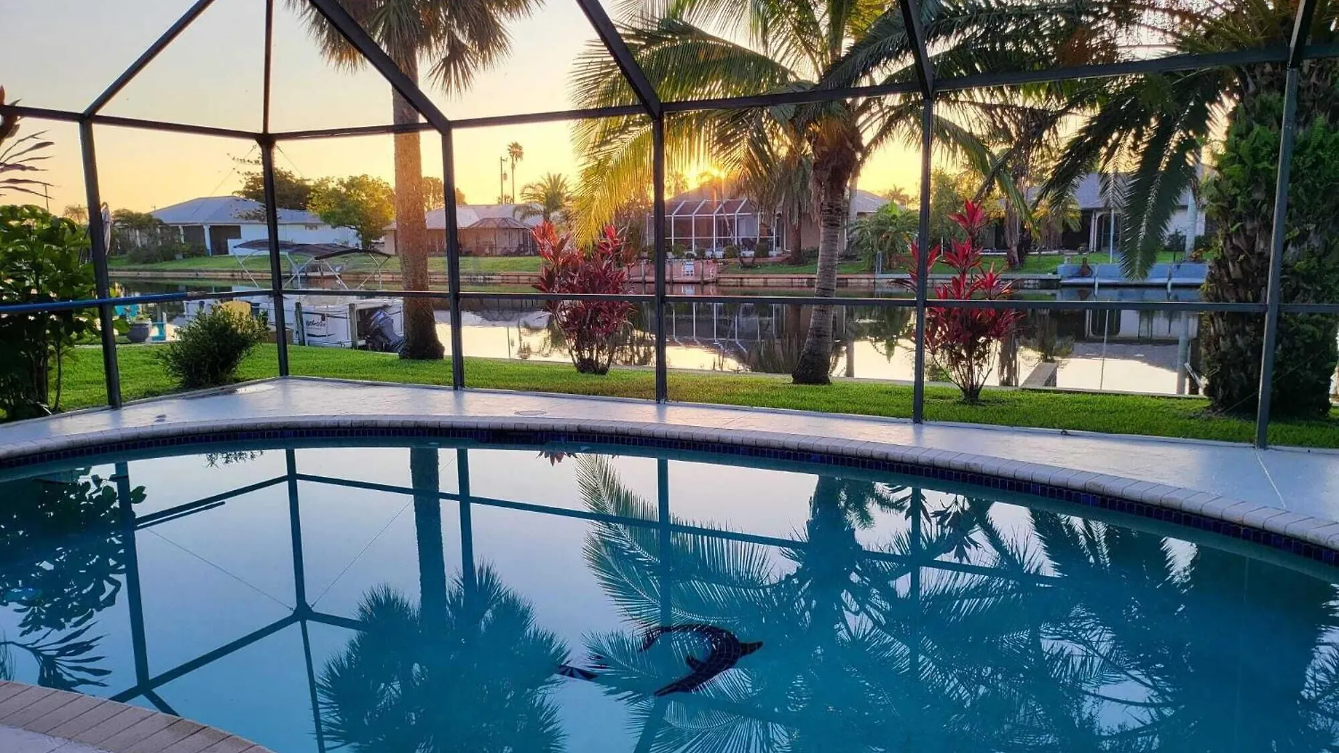 Cape Coral, Pool Home, On Fresh Water Canal, Fishing, Free Wi-fi & Game
