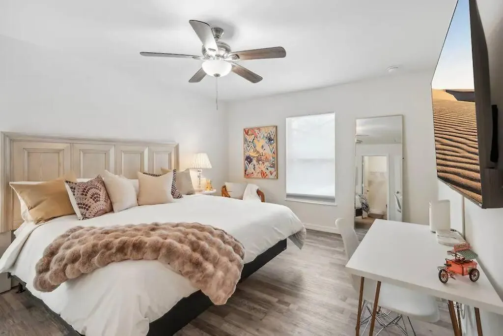 Cape House With Pool, Fire Pit And Private Backyard! 4 King Beds! *