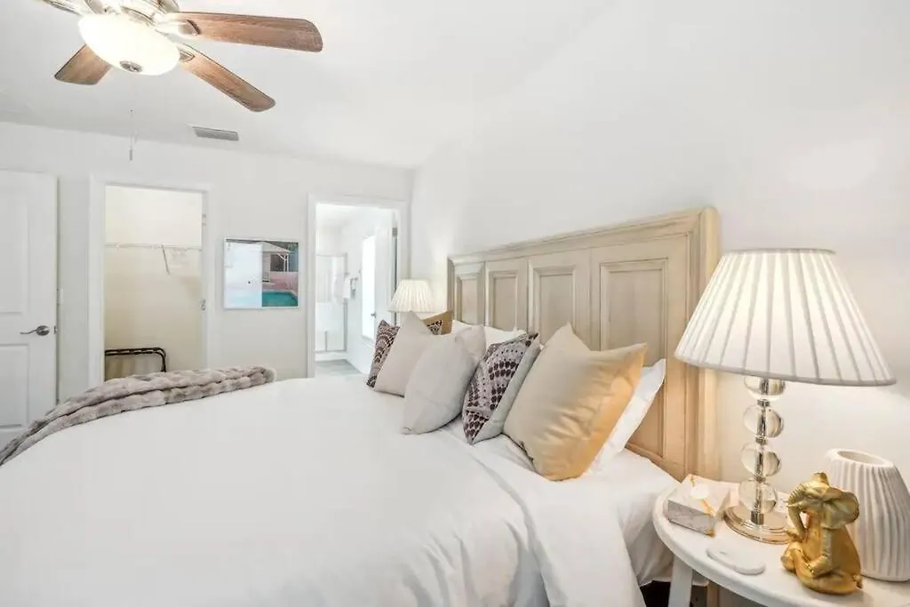 Cape House With Pool, Fire Pit And Private Backyard! 4 King Beds!