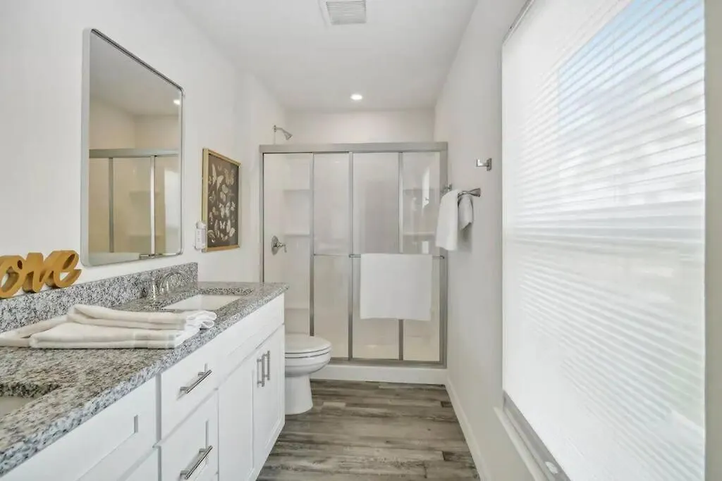Cape House With Pool, Fire Pit And Private Backyard! 4 King Beds!