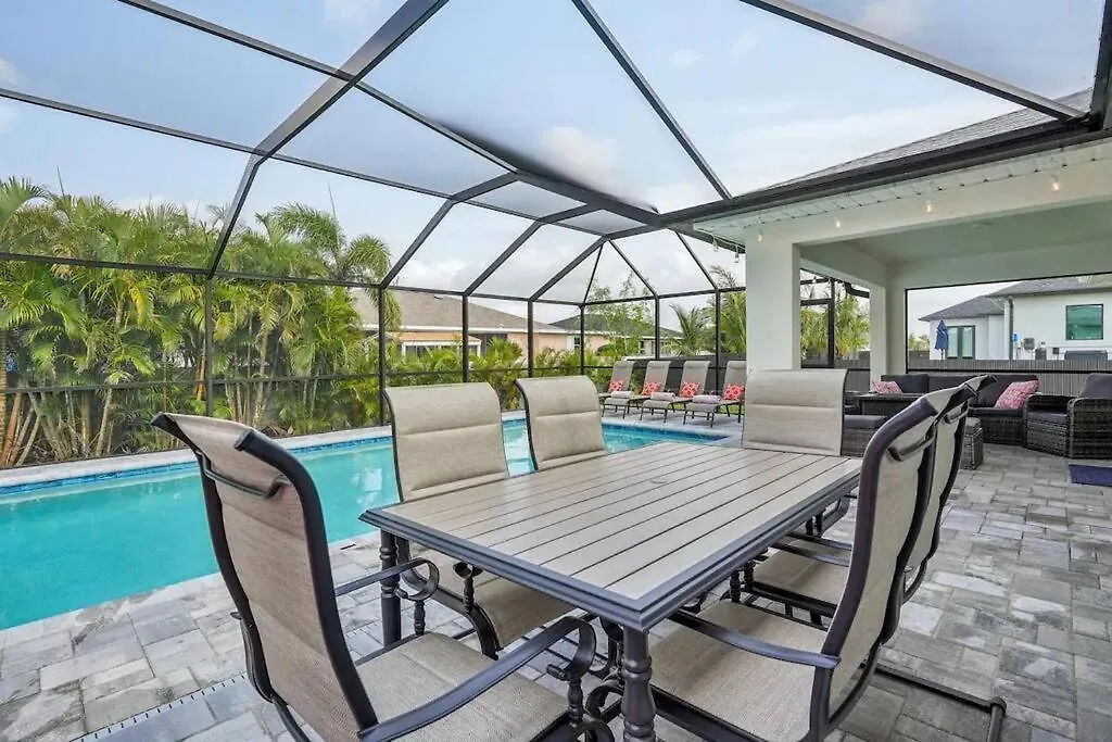 Cape House With Pool, Fire Pit And Private Backyard! 4 King Beds! 度假居 珊瑚角