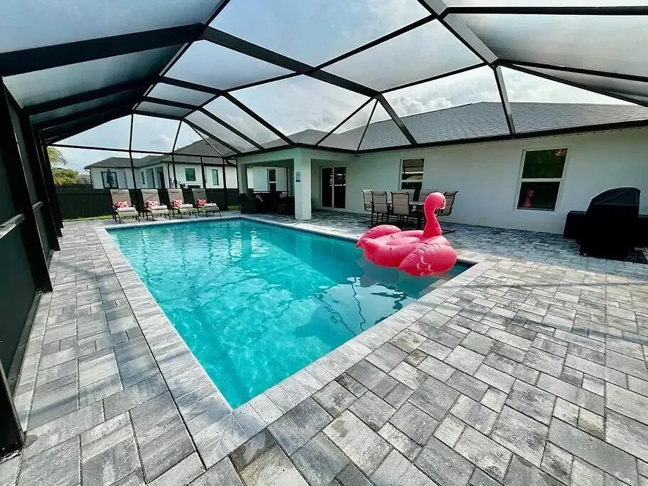 Cape House With Pool, Fire Pit And Private Backyard! 4 King Beds!