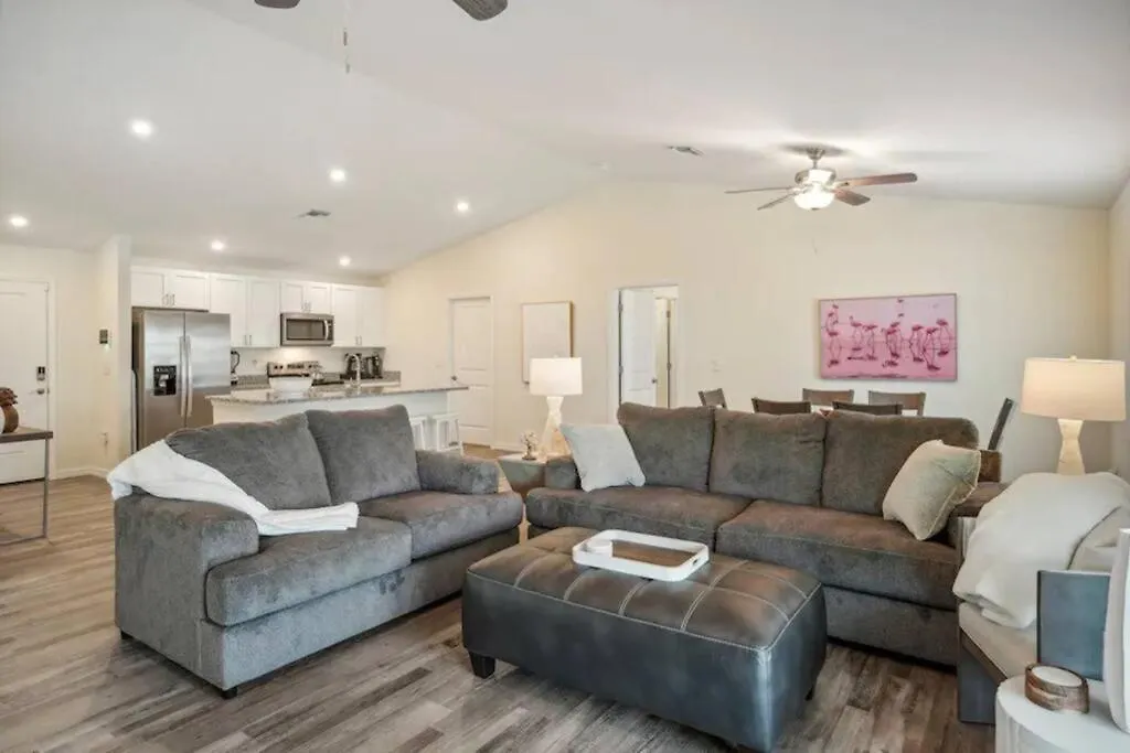 度假居 Cape House With Pool, Fire Pit And Private Backyard! 4 King Beds! *