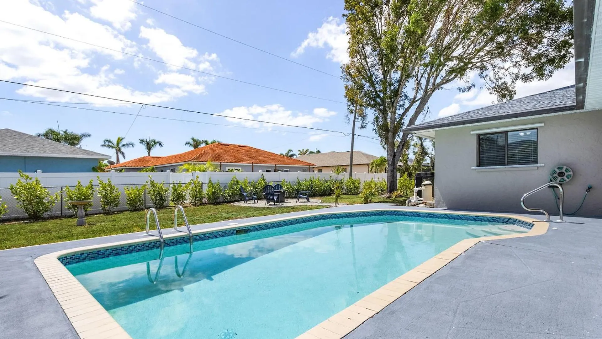Holiday home New! Tropical Home: Private Heated Pool
