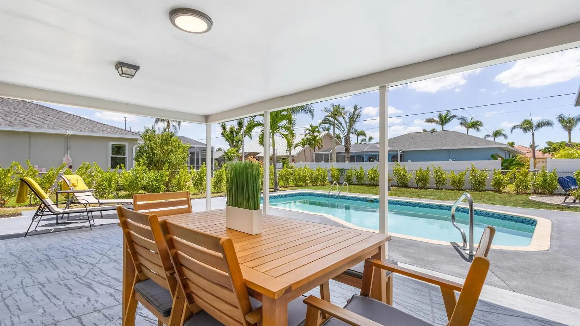 New! Tropical Home: Private Heated Pool Holiday home Cape Coral