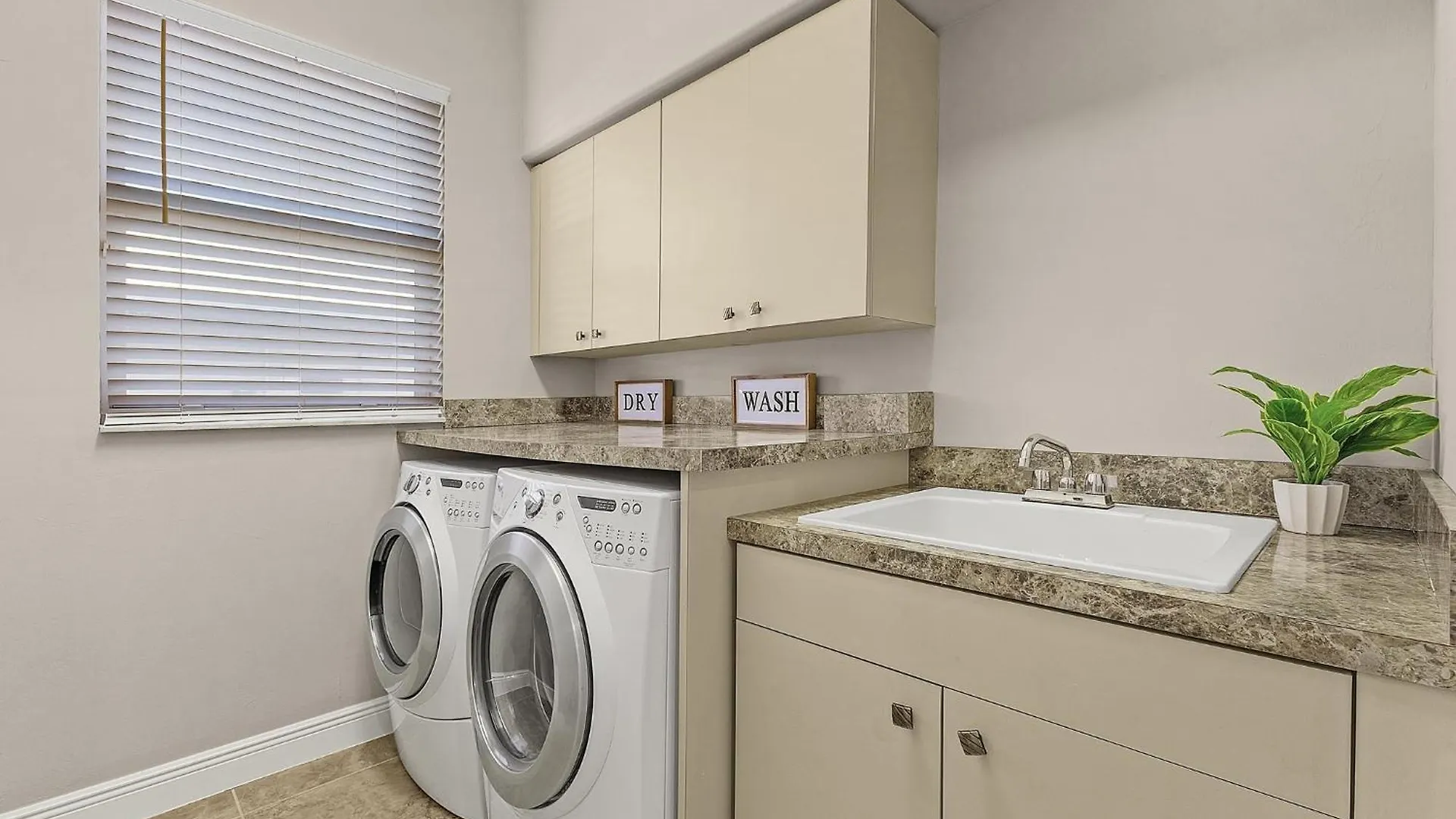 Stunning Luxury! Gulf Access, Pool Table - Harbour Haven - Roelens Holiday home Cape Coral