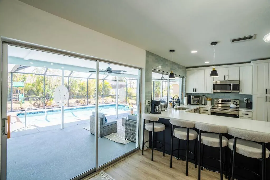 Heated Pool Villa/3 Beds/beach/downtown/game * Cape Coral