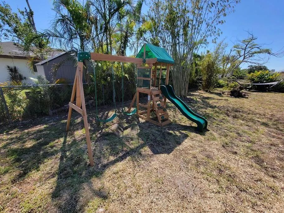 Holiday home Heated Pool Villa/3 Beds/beach/downtown/game Cape Coral