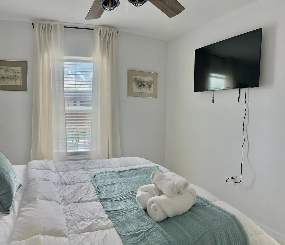 Lovelee Cozy 2-story Holiday home