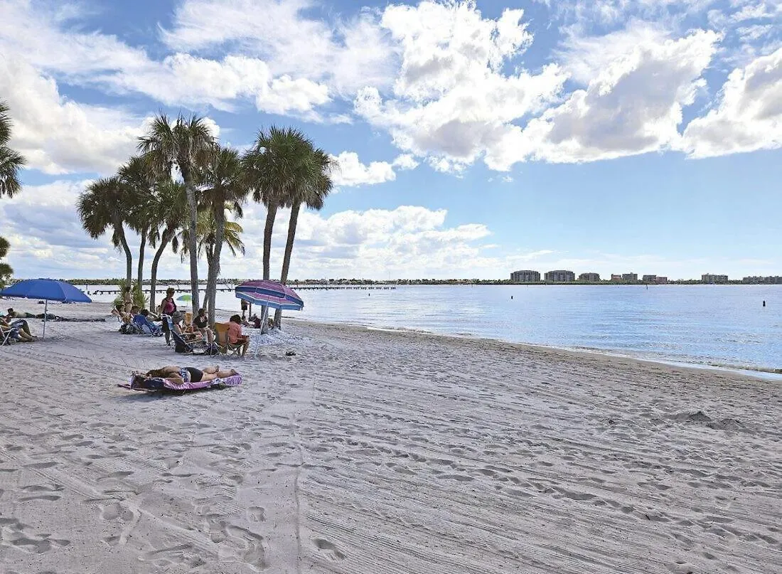 Lovelee Cozy 2-story Cape Coral