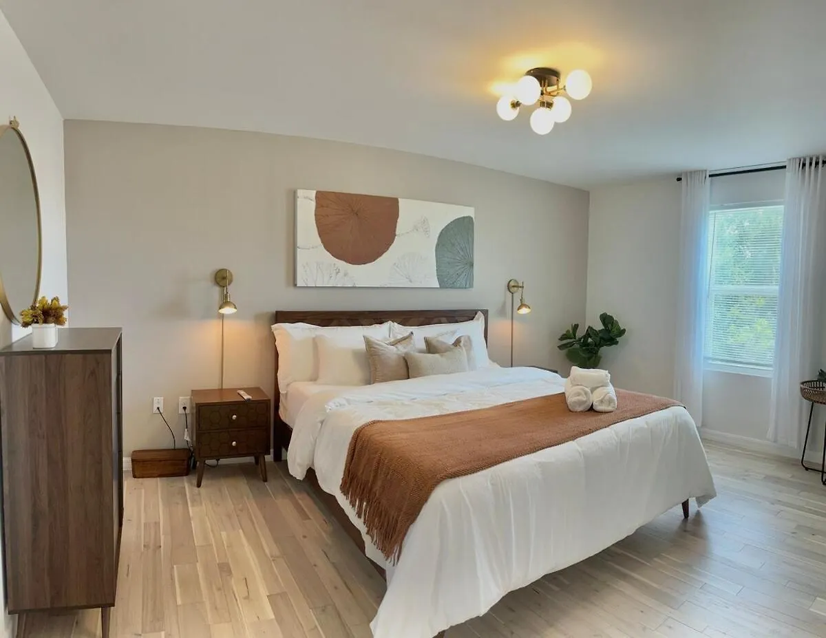 Lovelee Cozy 2-story *