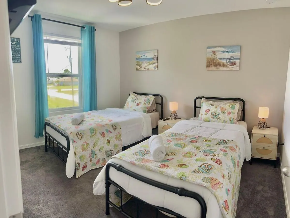 Lovelee Cozy 2-story Cape Coral