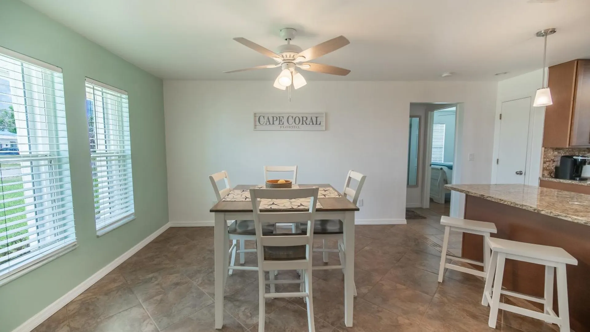 Heated Pool, Fast Wifi, Ideal Sw Location Holiday home Cape Coral