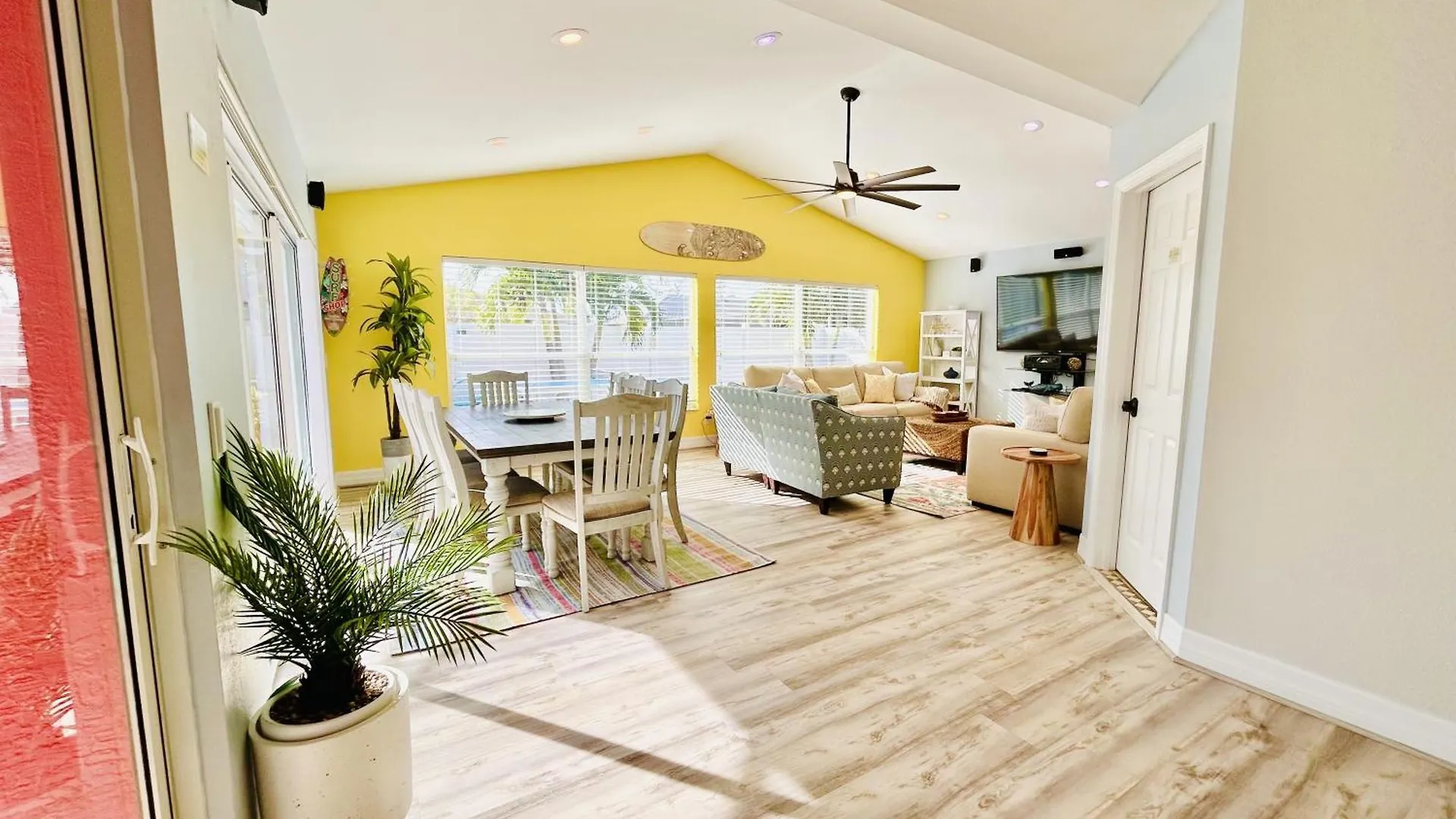 Game With Poolside Bar And A Heated Pool With Ping Pong And Putting Holiday home