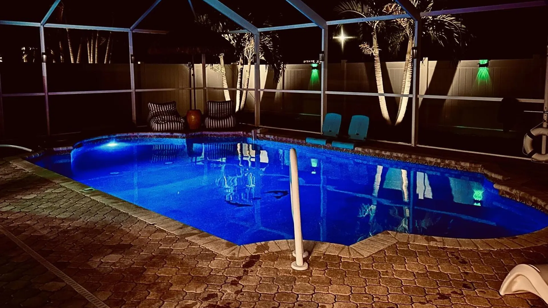 Game With Poolside Bar And A Heated Pool With Ping Pong And Putting Holiday home *