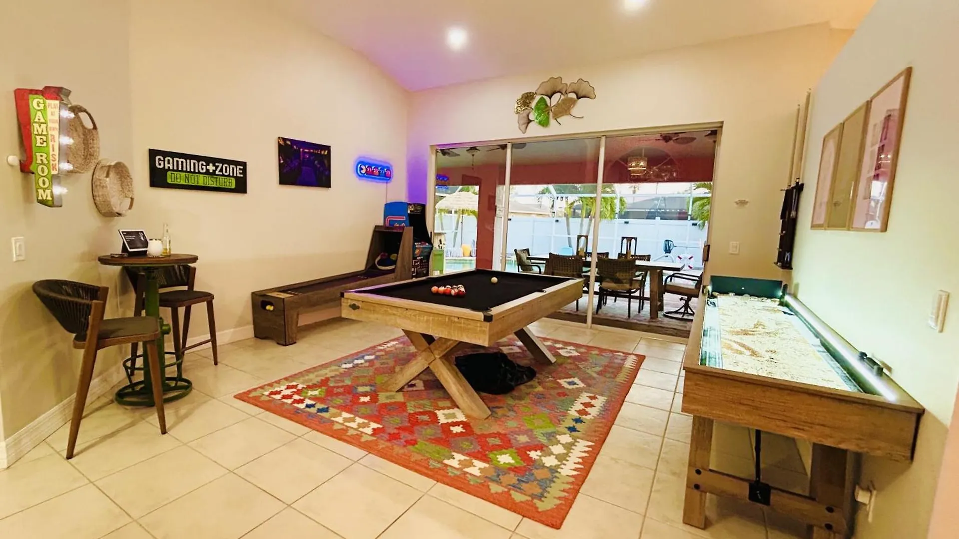Game With Poolside Bar And A Heated Pool With Ping Pong And Putting Holiday home
