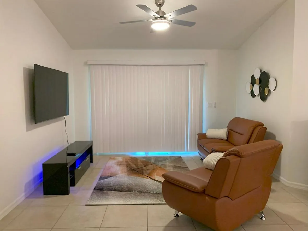 Homestay The Elegant Cape Coral