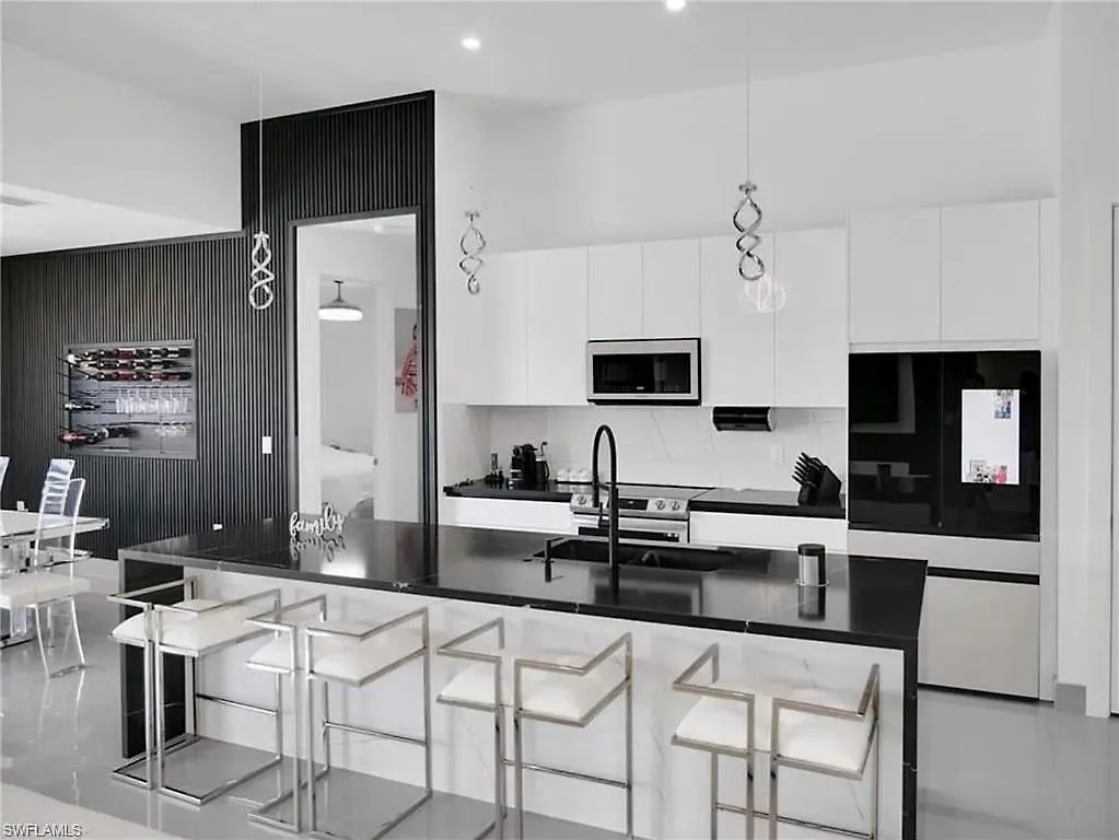 Spectacular! Pool Table, Heated Saltwater Pool, Amazing Spaces- Celebration House - Roelens