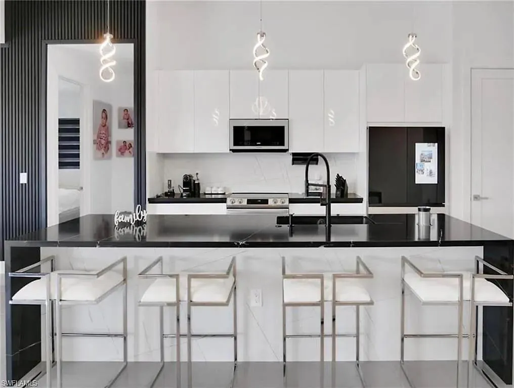 Spectacular! Pool Table, Heated Saltwater Pool, Amazing Spaces- Celebration House - Roelens Holiday home Cape Coral