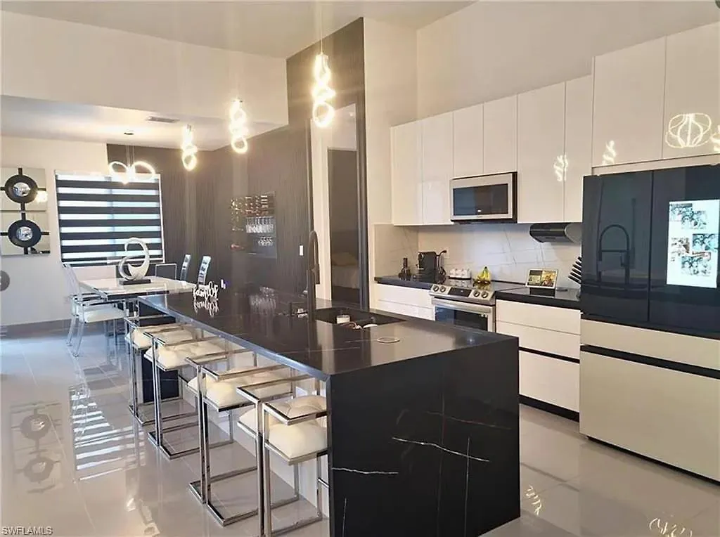 Spectacular! Pool Table, Heated Saltwater Pool, Amazing Spaces- Celebration House - Roelens * Cape Coral