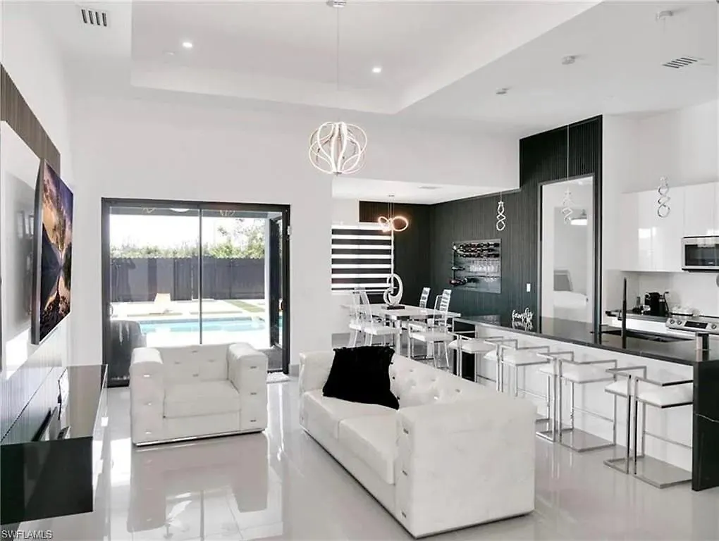 Spectacular! Pool Table, Heated Saltwater Pool, Amazing Spaces- Celebration House - Roelens * Cape Coral