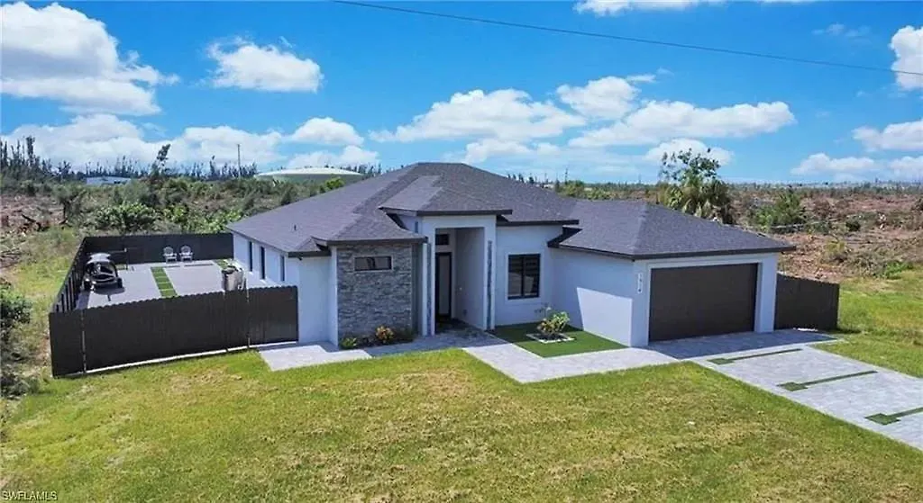 Spectacular! Pool Table, Heated Saltwater Pool, Amazing Spaces- Celebration House - Roelens Holiday home Cape Coral