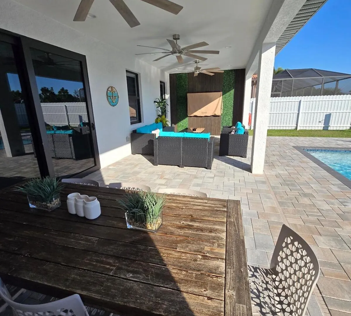 Casa Madrid Heated Pool Sleeps 8 Cape Coral