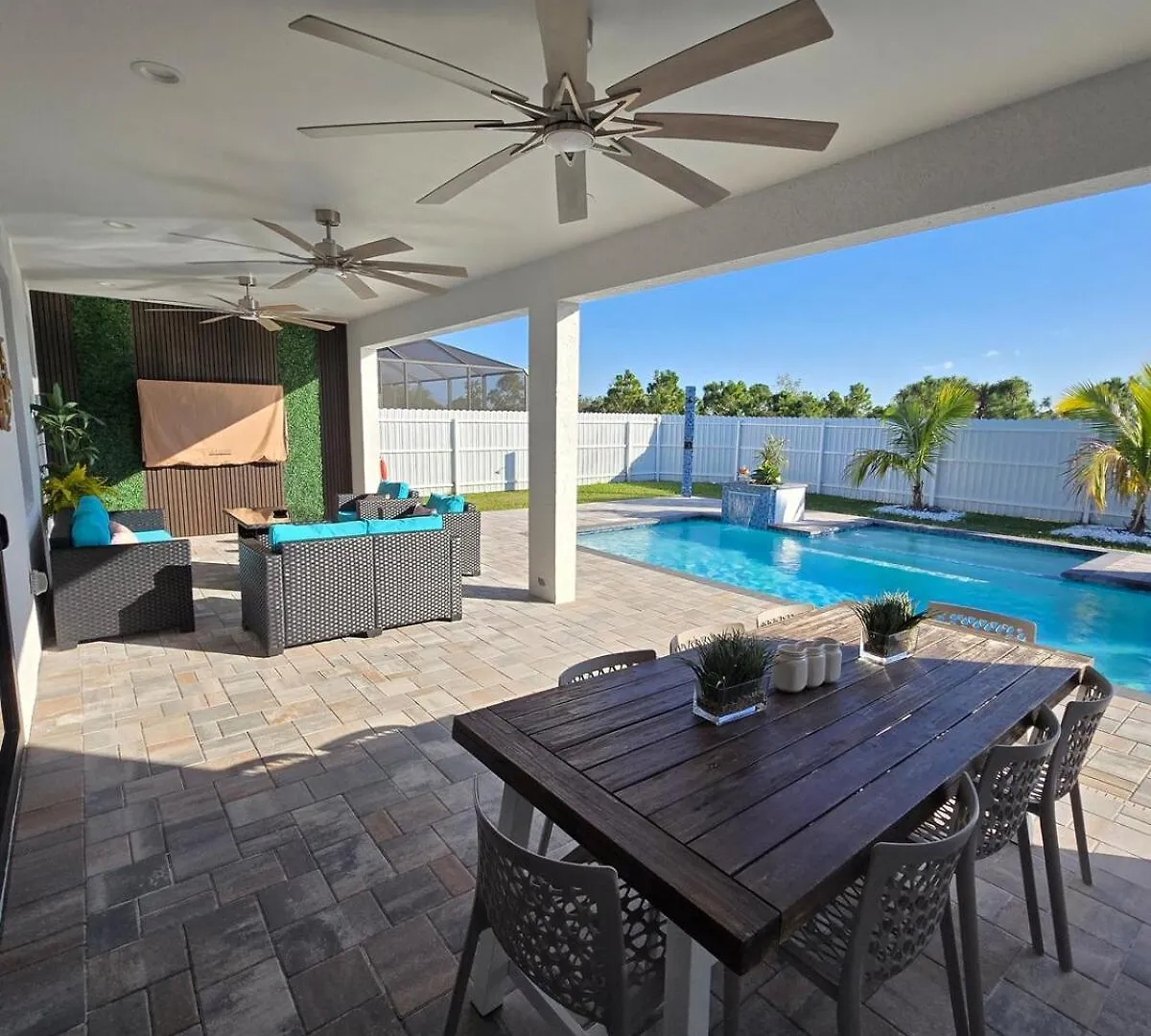 Villa Casa Madrid Heated Pool Sleeps 8 Cape Coral