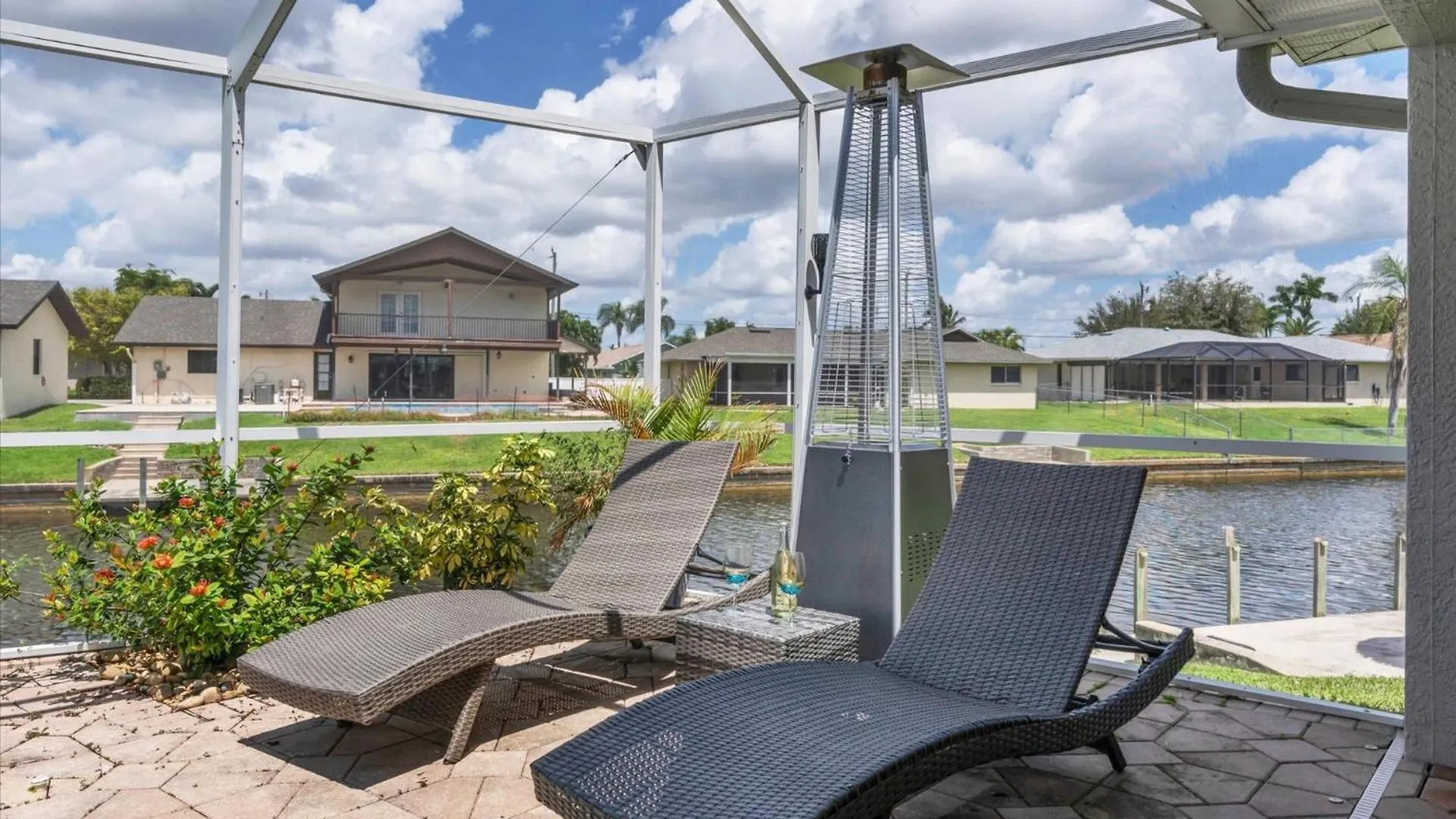 Holiday home Relaxing 1000: Pool On The Canal *