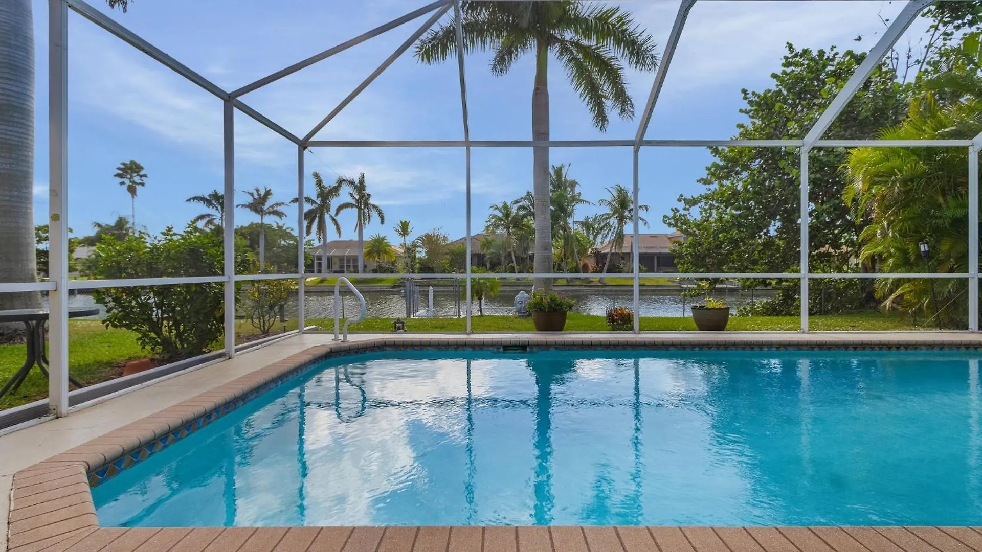 Jolie, Cape Coral