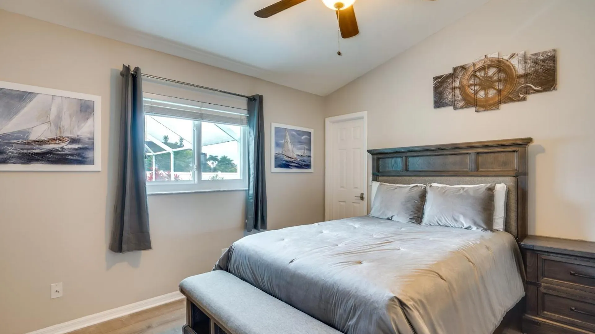 Stunning Getaway With Patio And Yard! Cape Coral