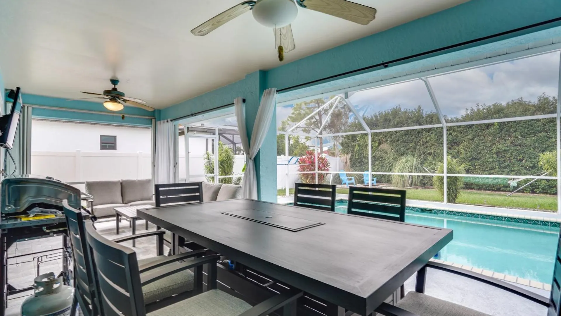 Stunning Getaway With Patio And Yard! * Cape Coral