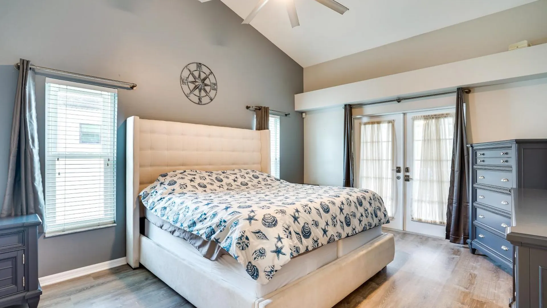 Stunning Getaway With Patio And Yard! Cape Coral