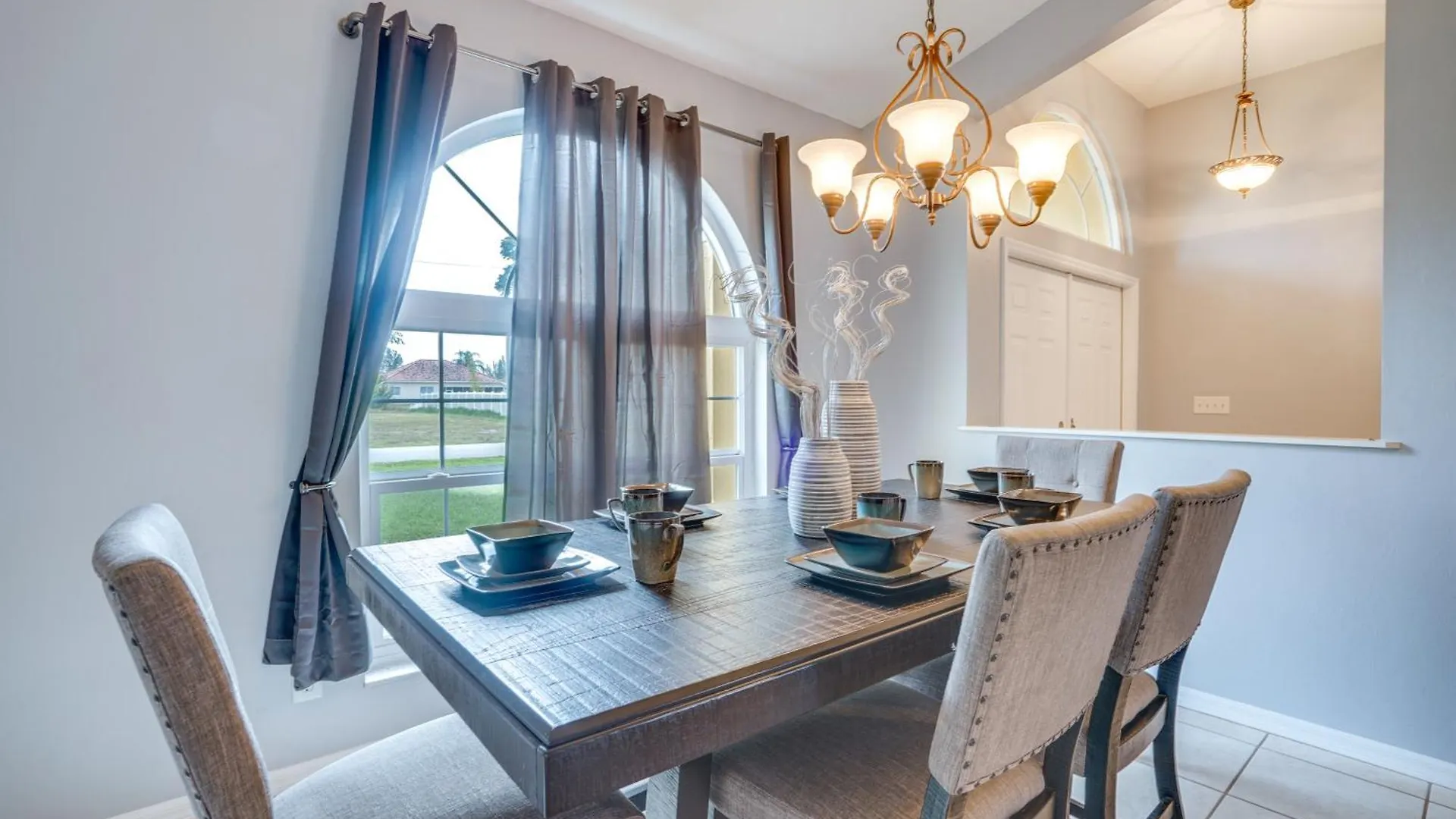 Holiday home Stunning Getaway With Patio And Yard!