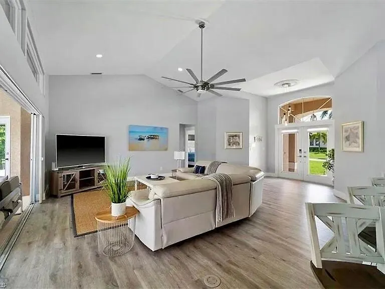 Oasis Direct Gulf Access Villa *