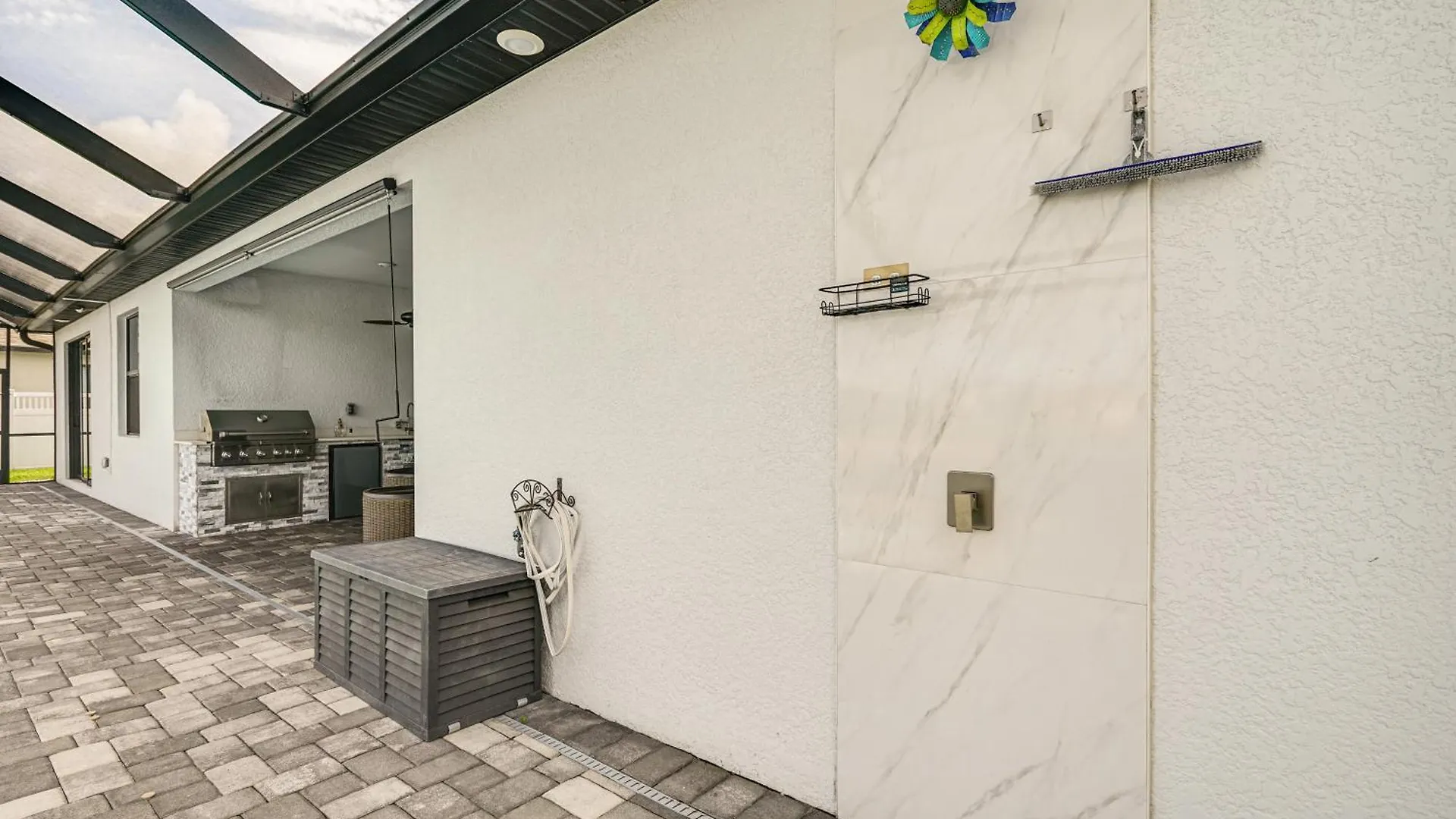 With Gas Grill And Lanai Near Beaches!