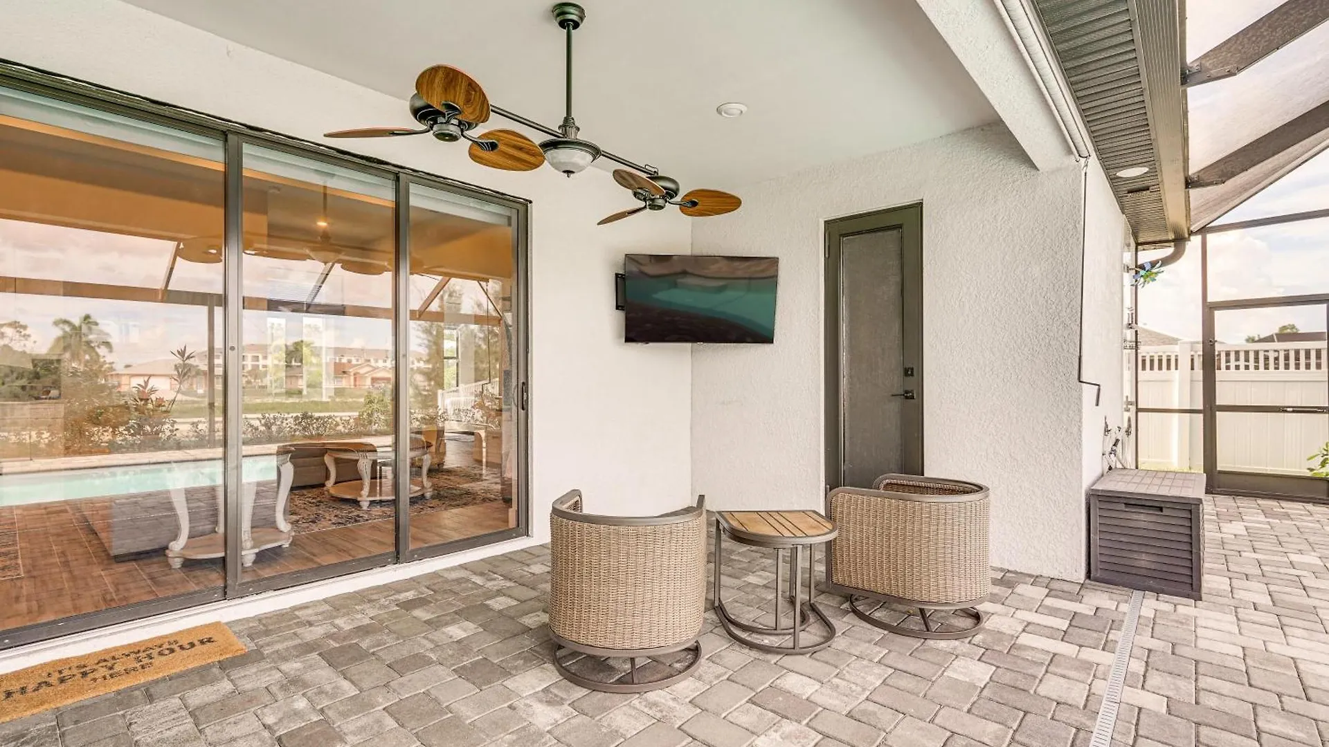 With Gas Grill And Lanai Near Beaches! Holiday home