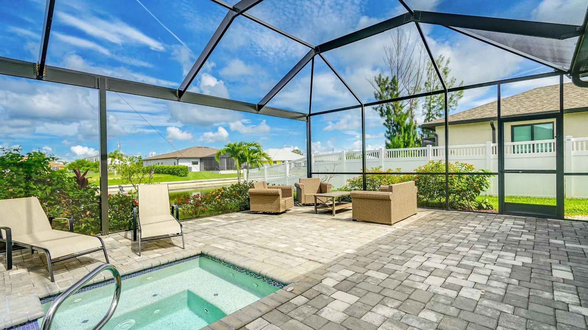 With Gas Grill And Lanai Near Beaches! * Cape Coral