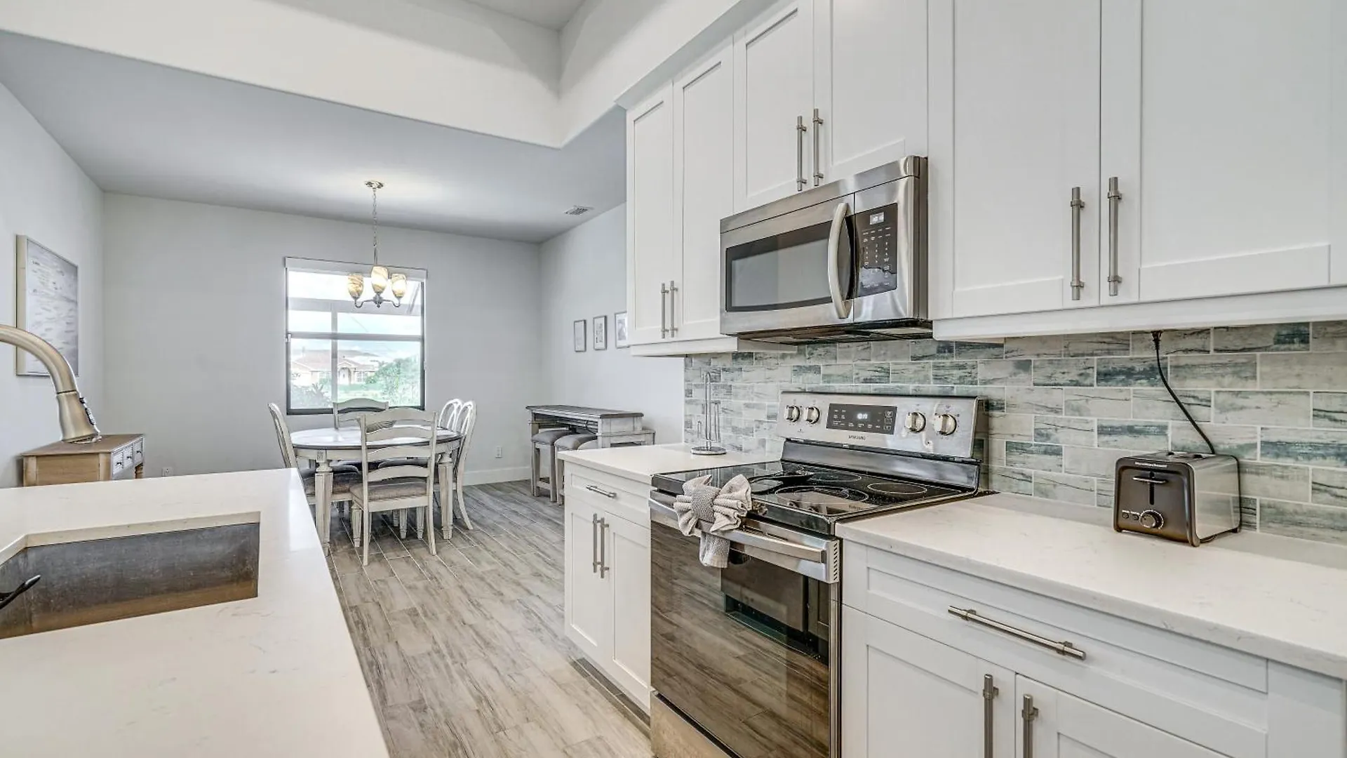 With Gas Grill And Lanai Near Beaches! Holiday home Cape Coral