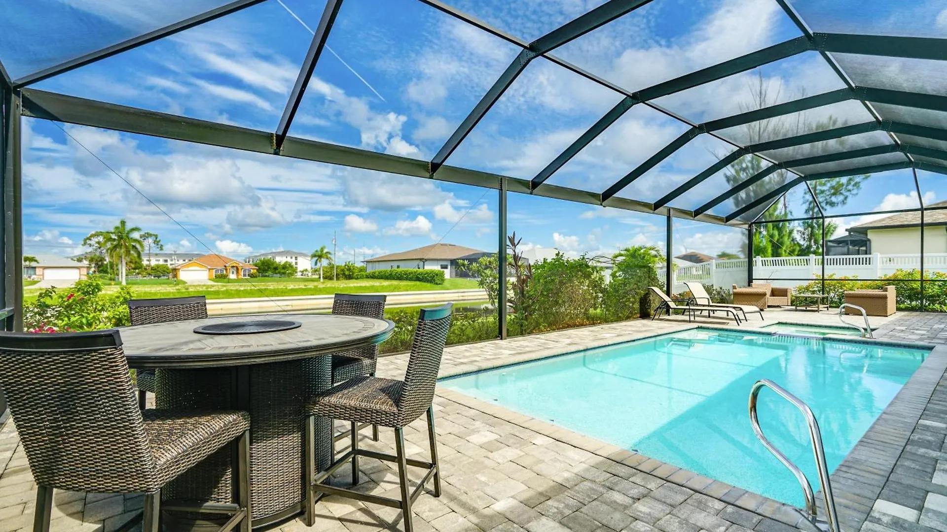 With Gas Grill And Lanai Near Beaches! Holiday home *