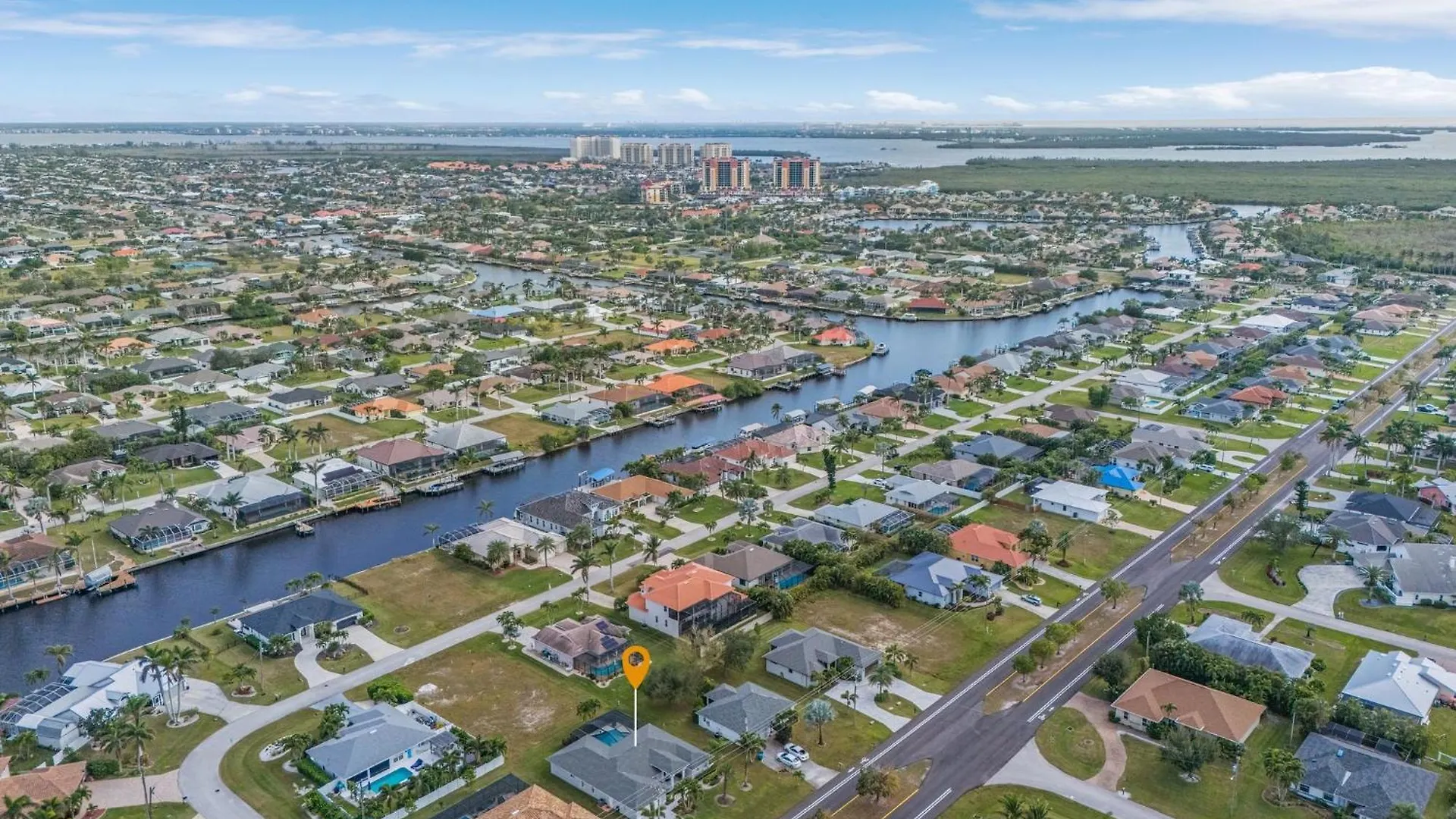 Casa Colada, A Modern 4-bedroom Retreat * Cape Coral