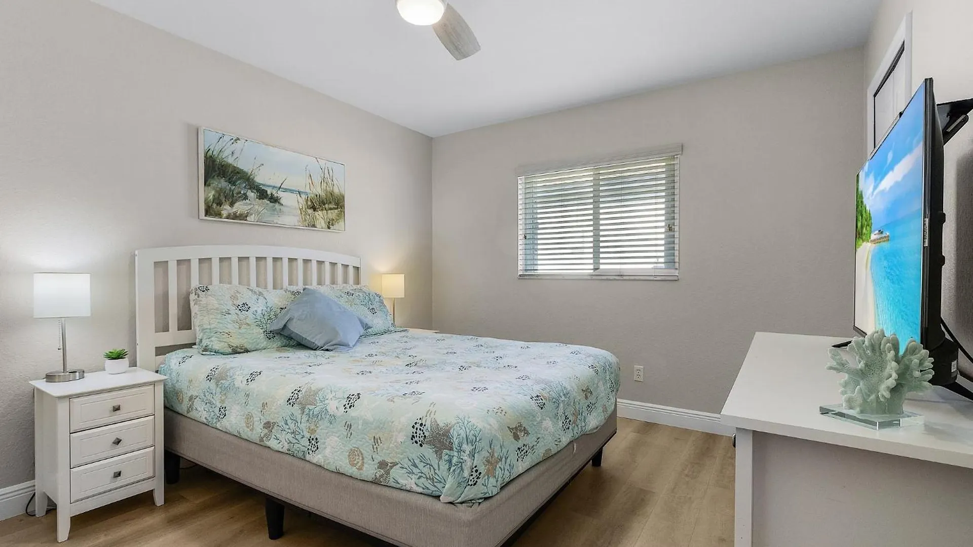 Casa Colada, A Modern 4-bedroom Retreat Holiday home Cape Coral